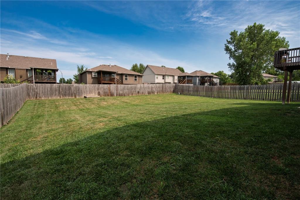212 Ne Greystone Way Property Photo 6