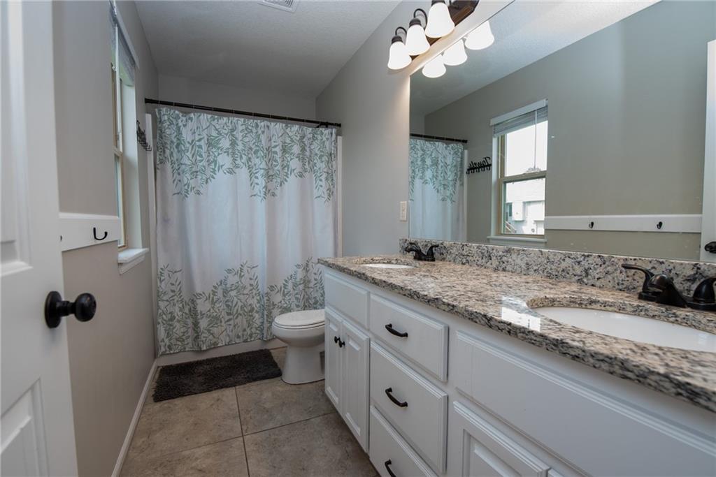 212 Ne Greystone Way Property Photo 16