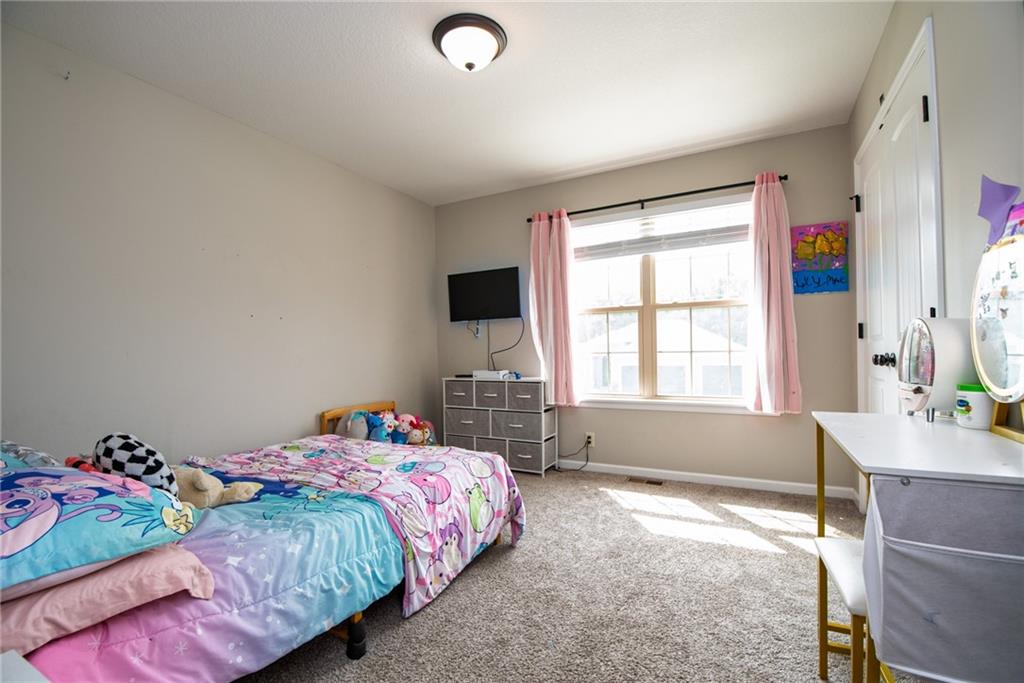 212 Ne Greystone Way Property Photo 18