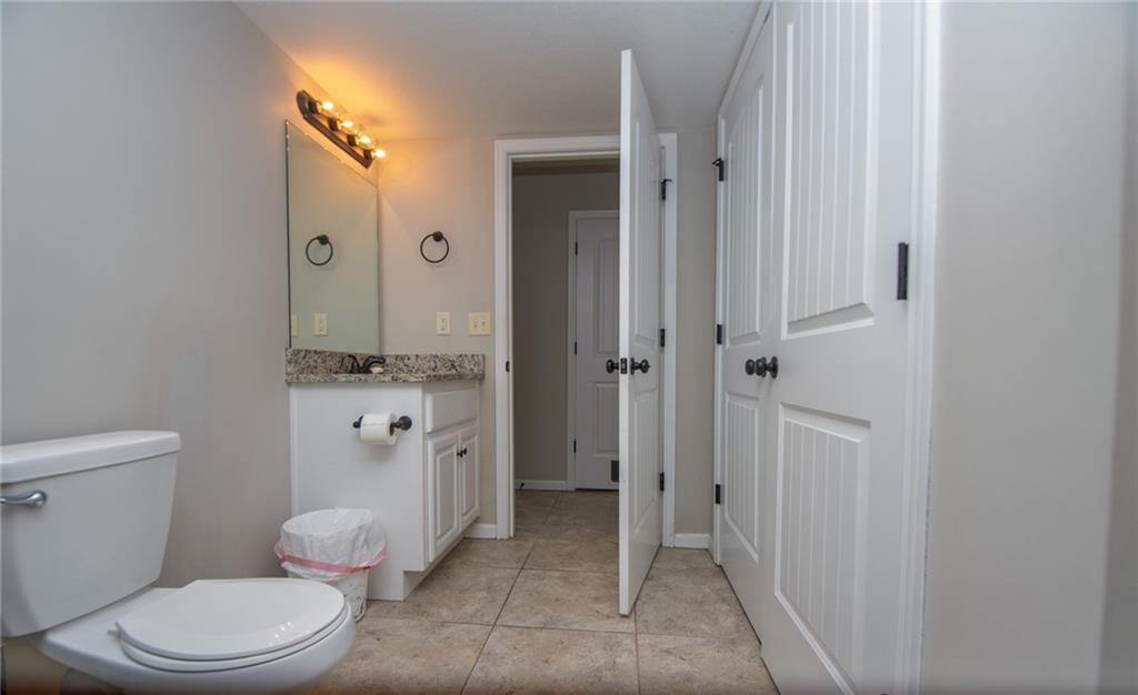 212 Ne Greystone Way Property Photo 24