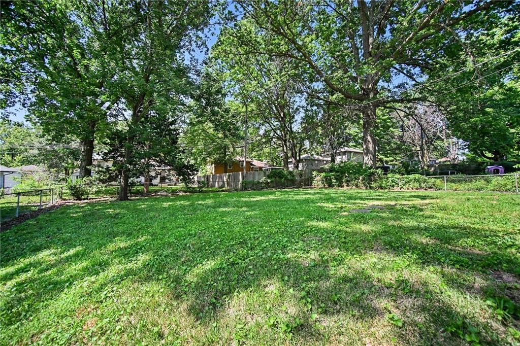 8007 E 93rd Street Property Photo 21