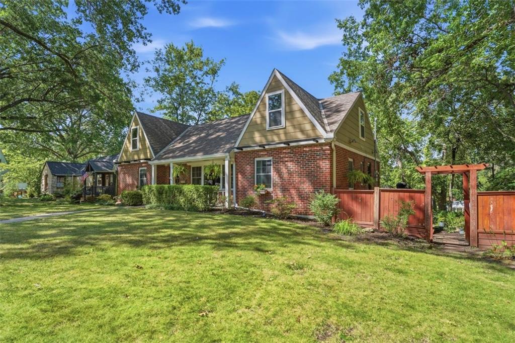 928 E Drumm Circle Property Photo 2