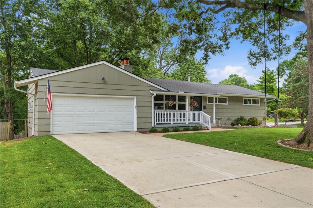 8025 Maple Street Property Photo 3