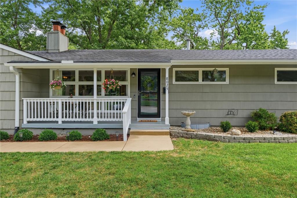8025 Maple Street Property Photo 5