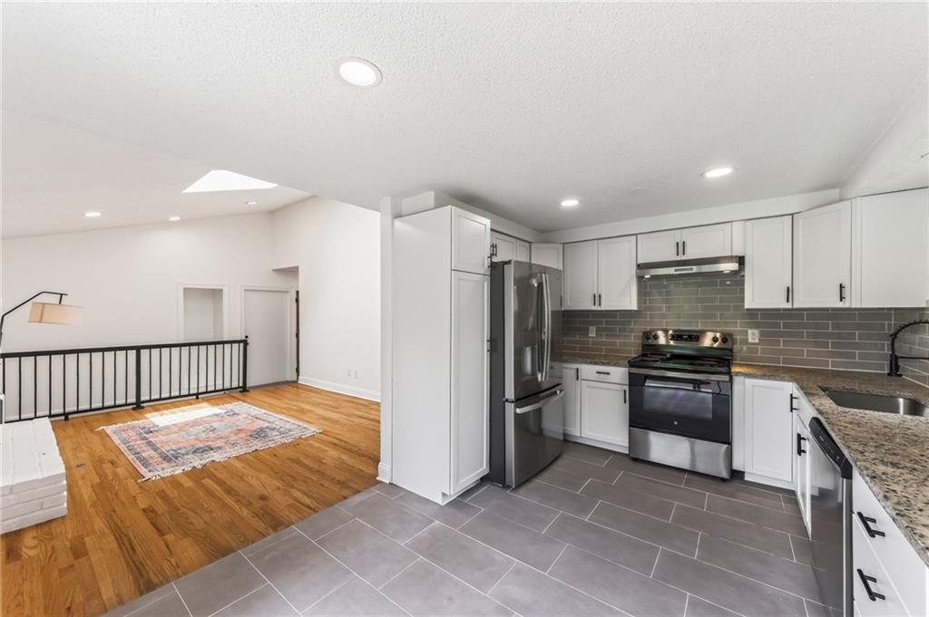 10512 N Oak Trafficway Property Photo 15