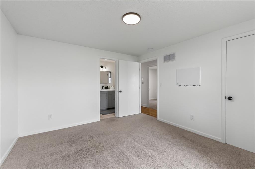 10512 N Oak Trafficway Property Photo 17