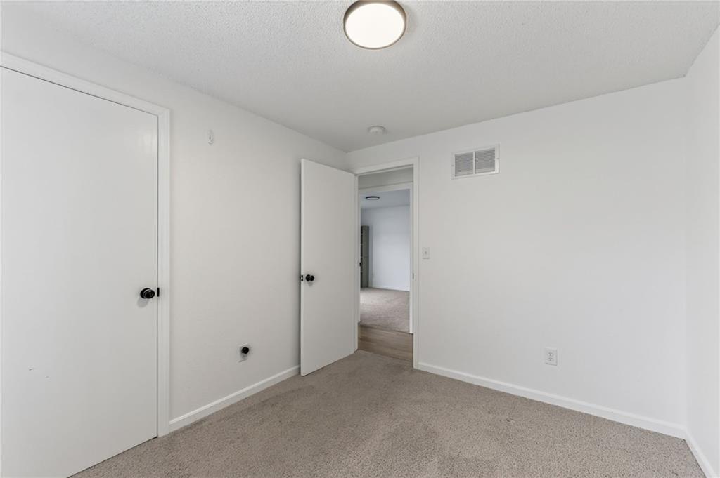 10512 N Oak Trafficway Property Photo 20