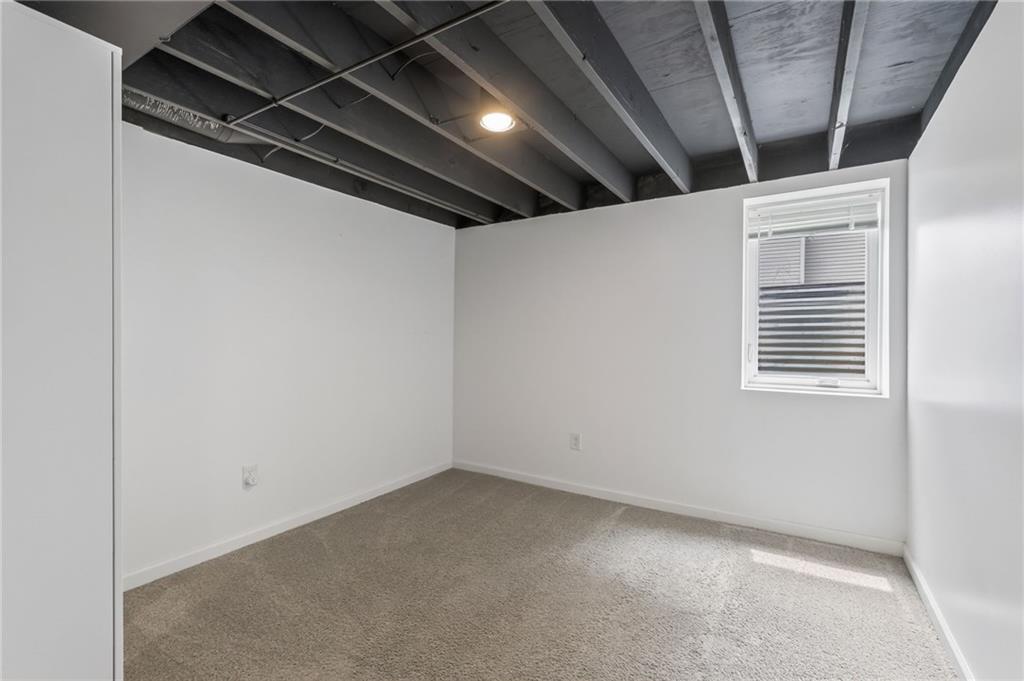 10512 N Oak Trafficway Property Photo 27
