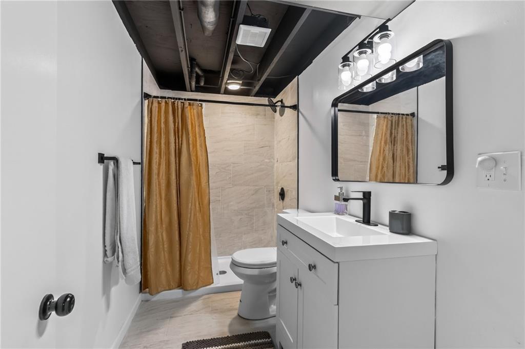 10512 N Oak Trafficway Property Photo 29