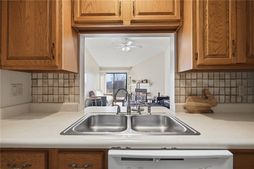 8139 Holmes Road Property Photo 6