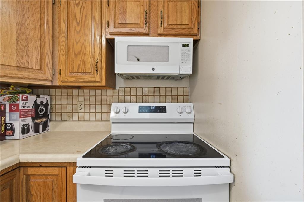 8139 Holmes Road Property Photo 7
