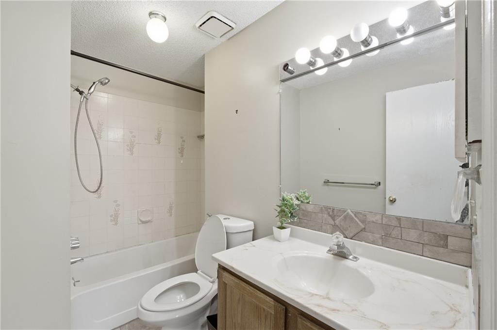 8139 Holmes Road Property Photo 14