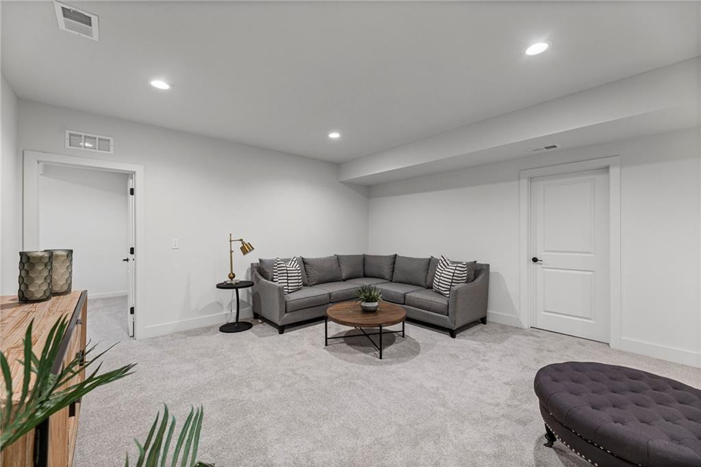 12201 S Emerald Street Property Photo 37