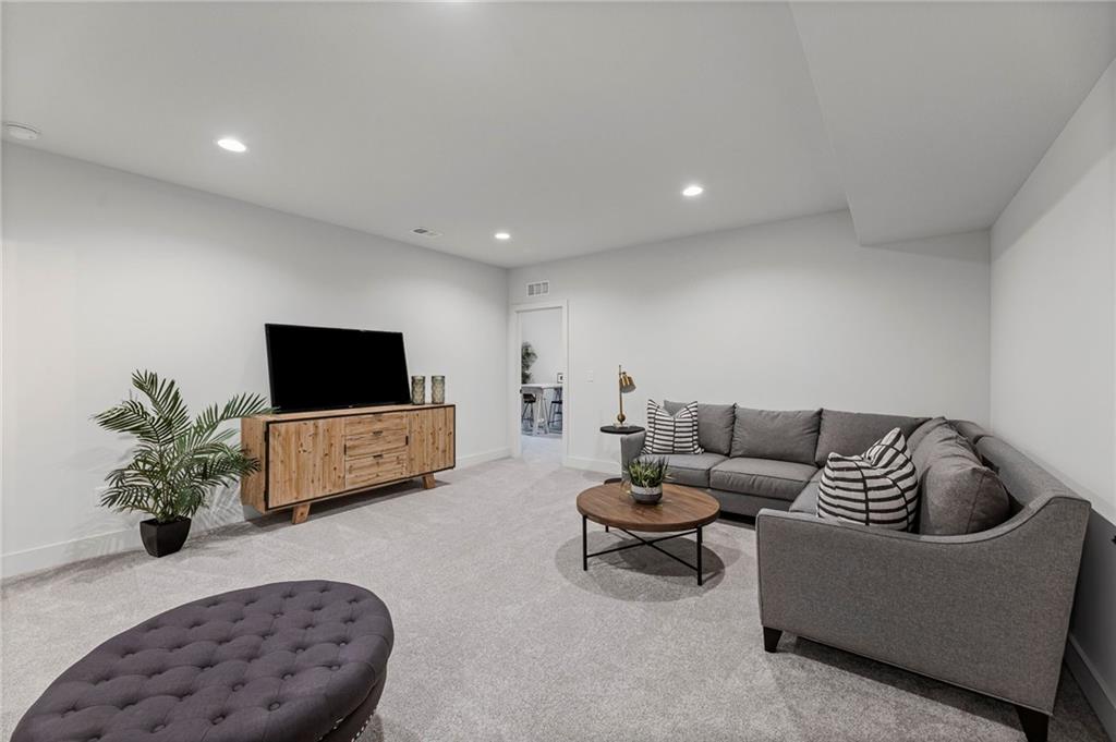 12201 S Emerald Street Property Photo 51