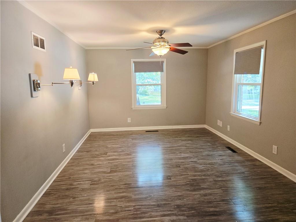 9536 Manor Road Property Photo 13