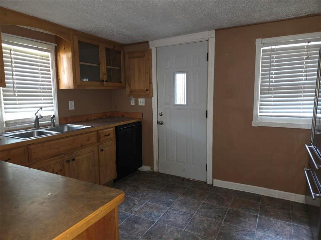 307 E Chestnut Street Property Photo 6