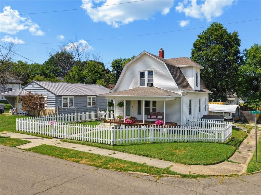 703 E 7th Street Property Photo 1