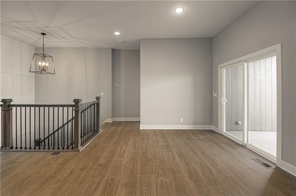 1152 Sw Whitby Drive Property Photo 8