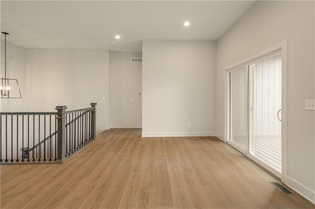 1152 Sw Whitby Drive Property Photo 10