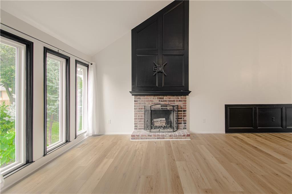 5624 N Gladstone Place Property Photo 3