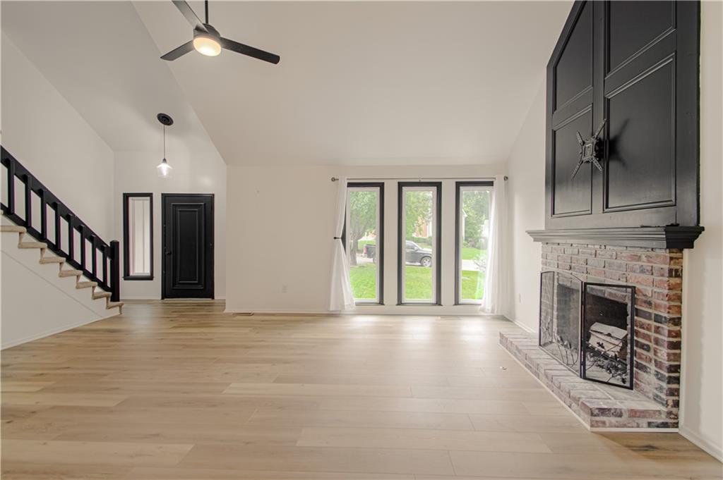 5624 N Gladstone Place Property Photo 4
