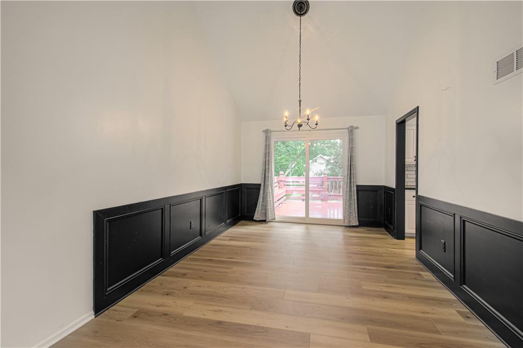 5624 N Gladstone Place Property Photo 5