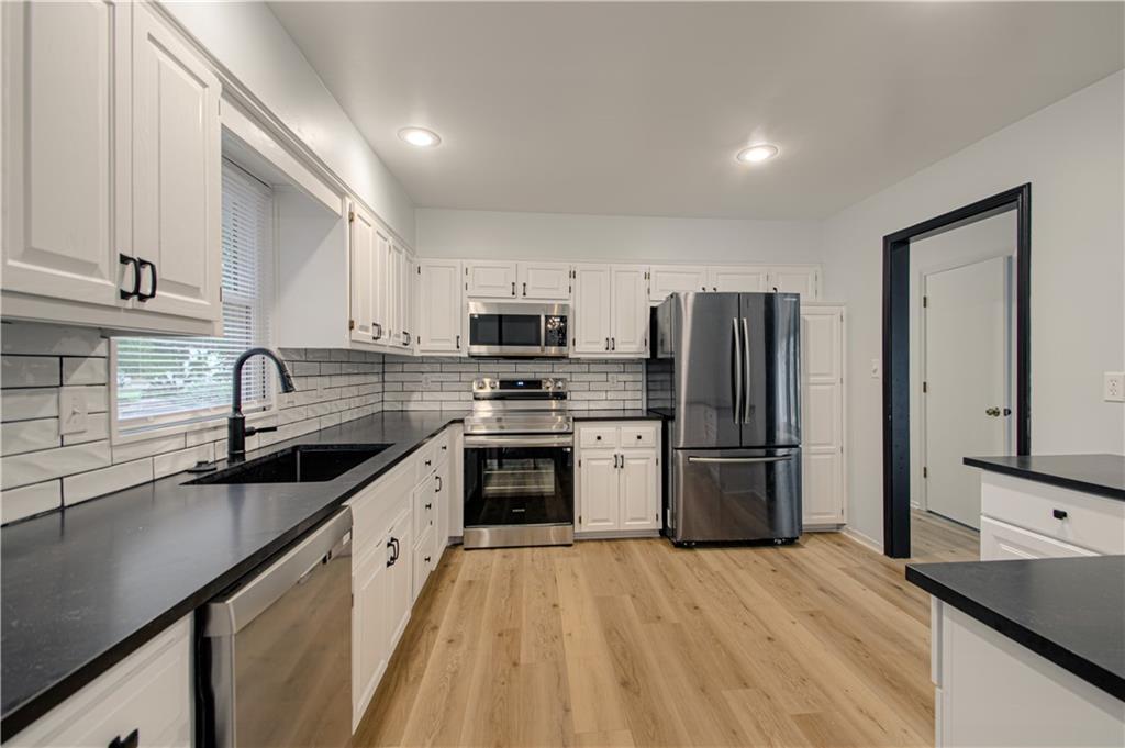 5624 N Gladstone Place Property Photo 6