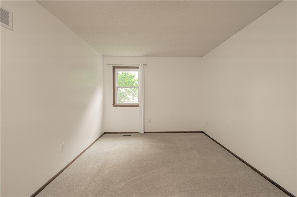 5624 N Gladstone Place Property Photo 9