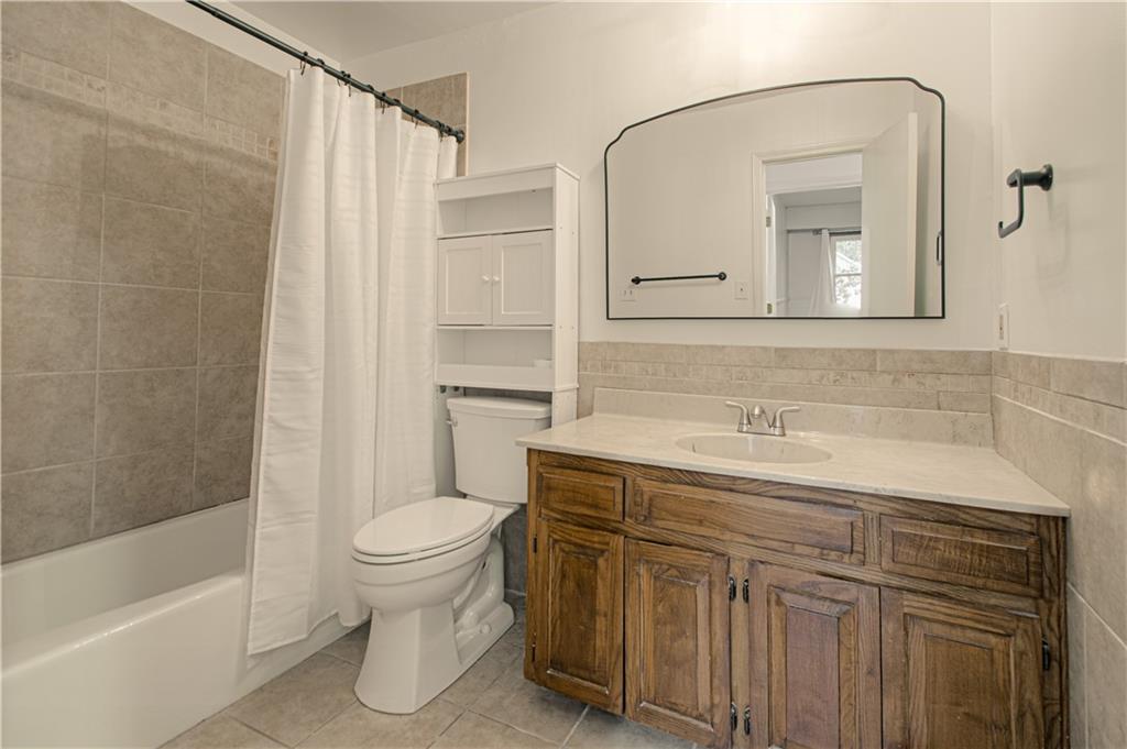 5624 N Gladstone Place Property Photo 12