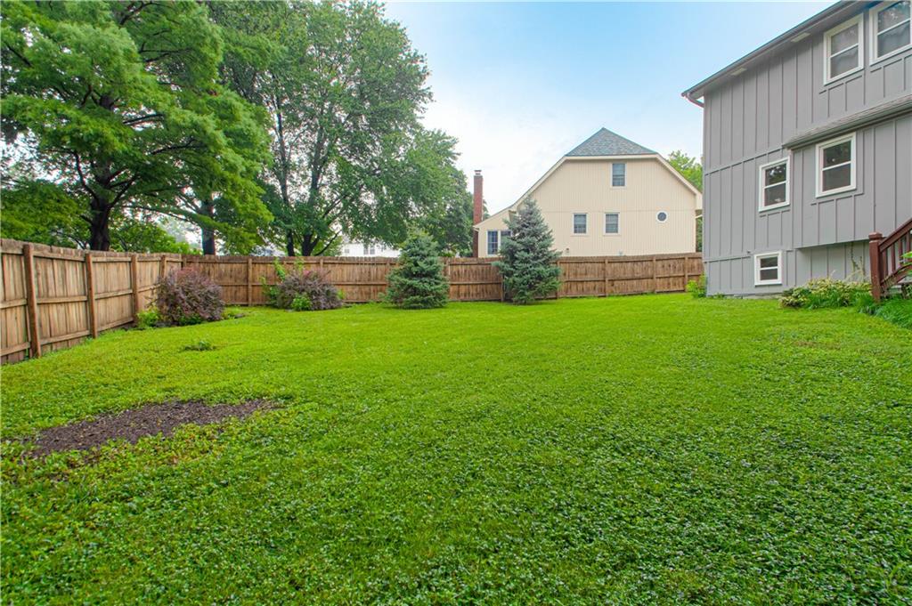 5624 N Gladstone Place Property Photo 32