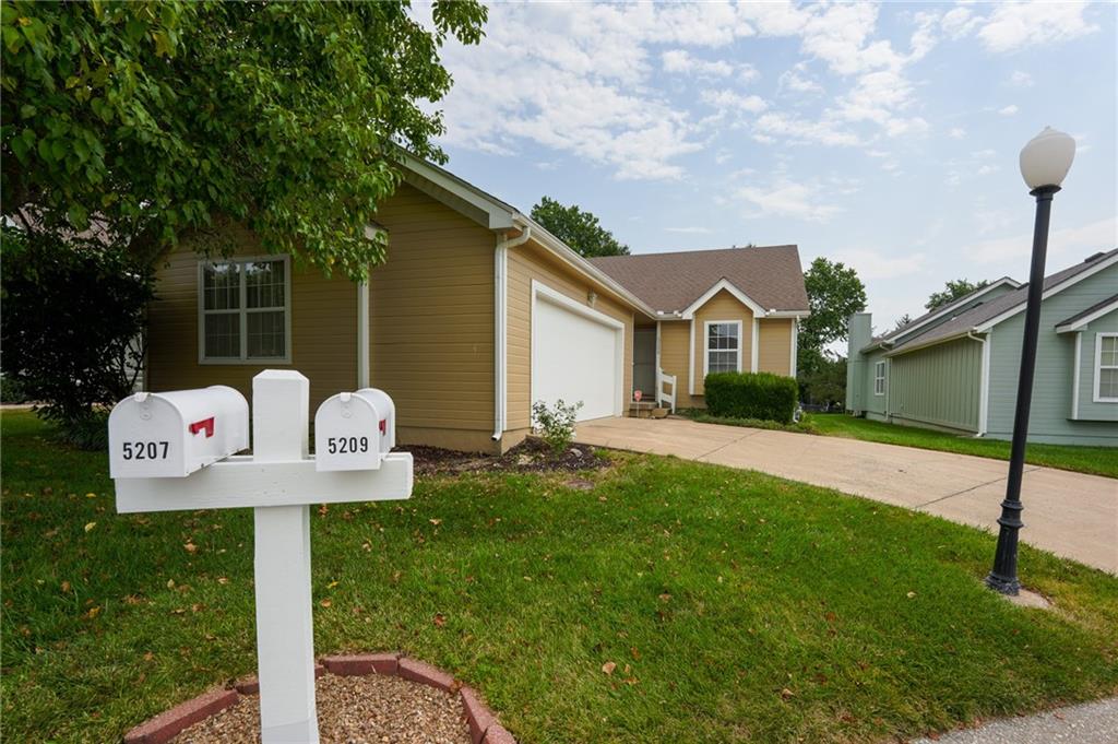 5209 S Megan Drive Property Photo 3