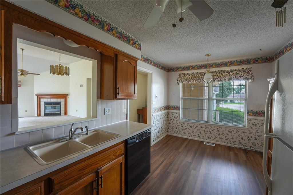 5209 S Megan Drive Property Photo 8