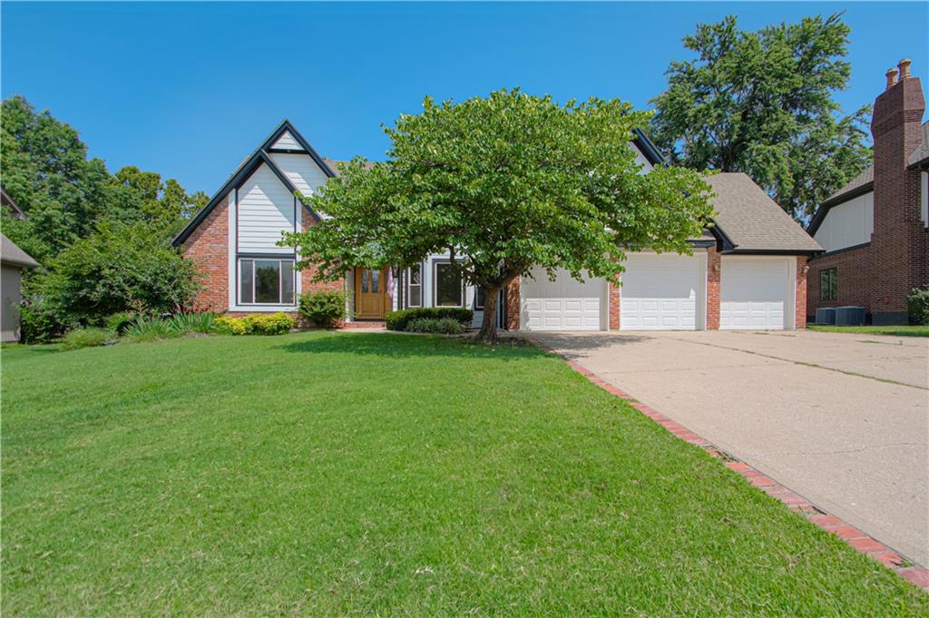 2452 NW Valley View Drive Property Photo 1