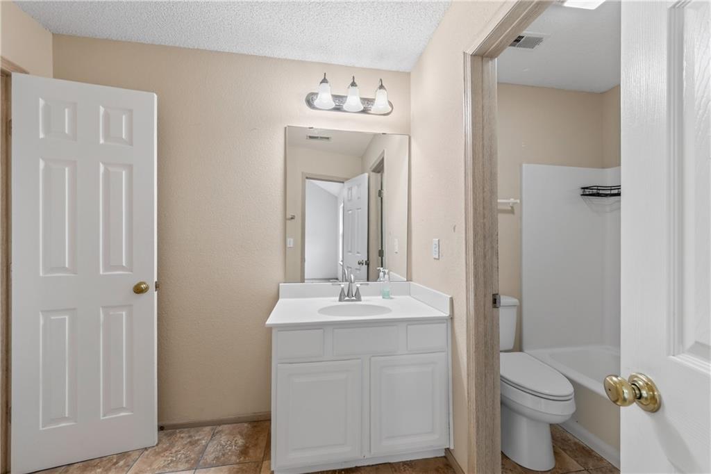 15521 E 48th Street Property Photo 15