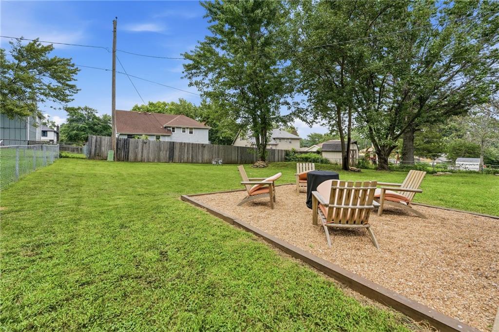 604 E Northview Street Property Photo 25