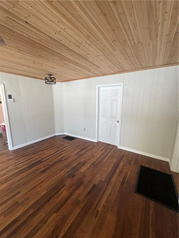 1612 N Elm Street Property Photo 3