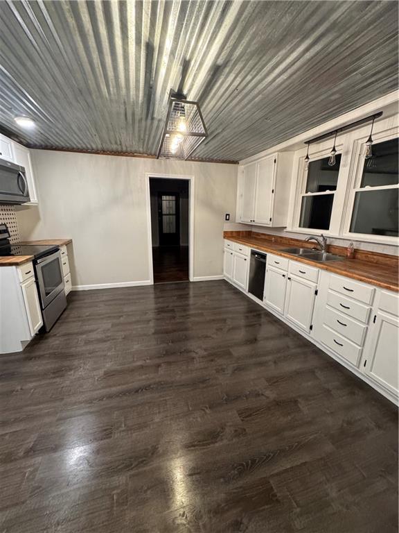 1612 N Elm Street Property Photo 6