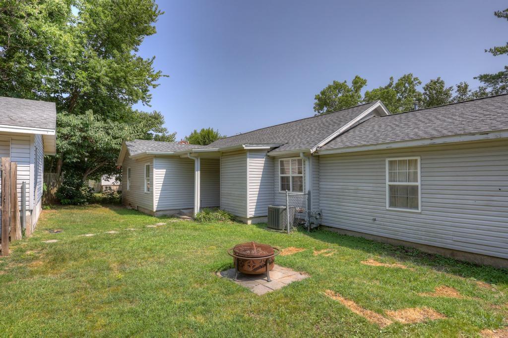 504 E 6th Street Property Photo 4