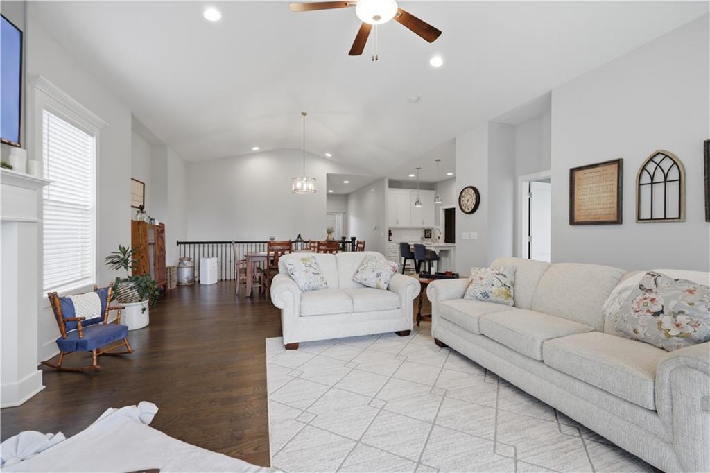 1122 Sw Cheshire Drive Property Photo 11