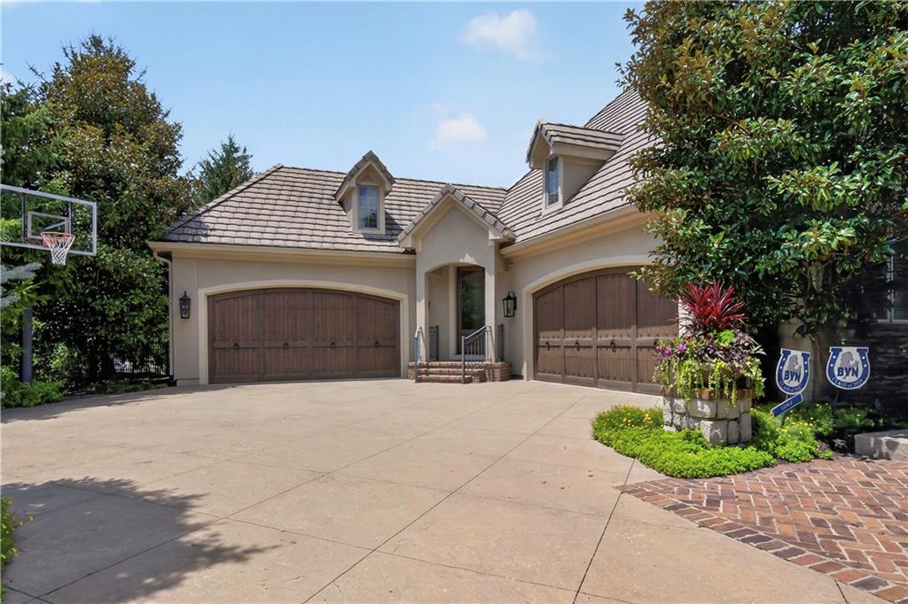 13908 Howe Drive Property Photo 7