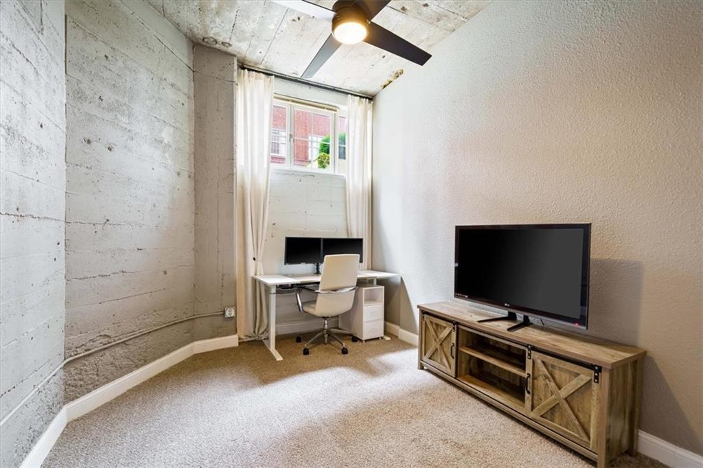 321 W 7th Street Property Photo 19