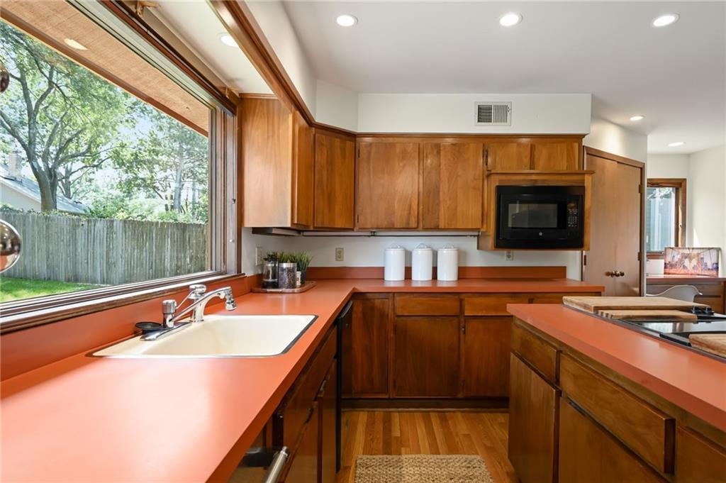9964 Hemlock Drive Property Photo 12