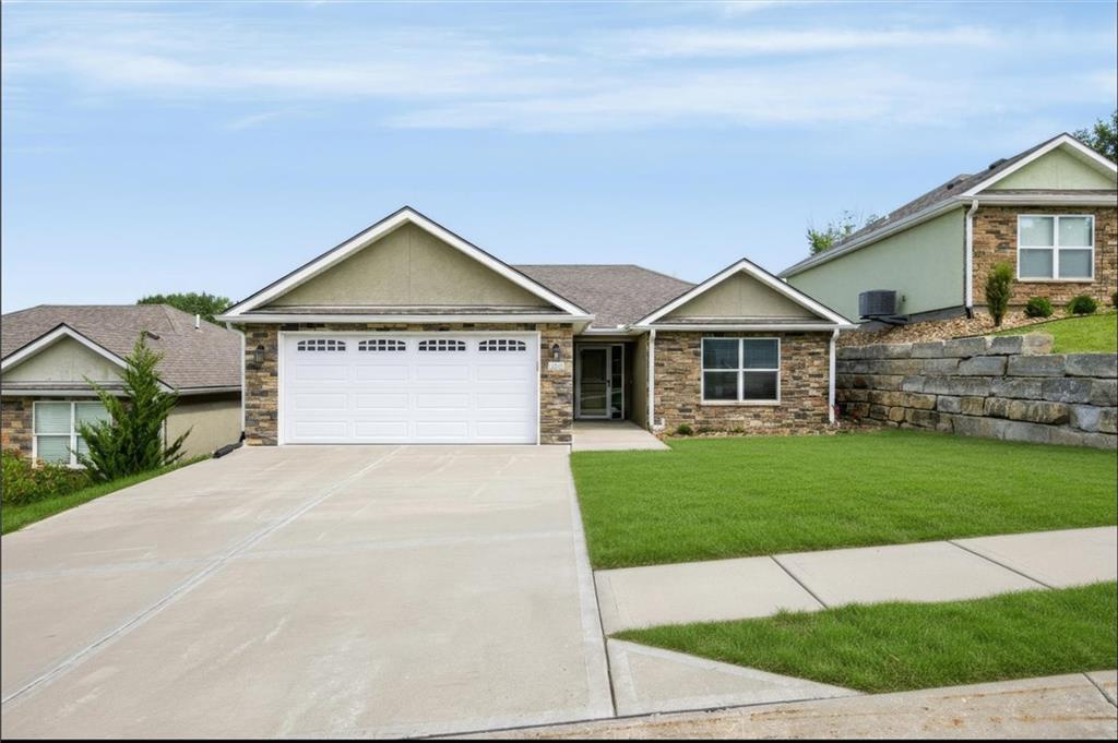 905 Ingleside Drive Property Photo 1