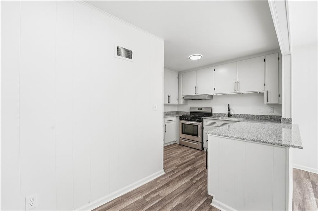 711 W 84th Street Property Photo 13