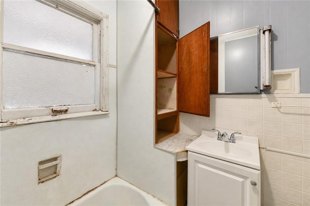3944 Brooklyn Avenue Property Photo 6