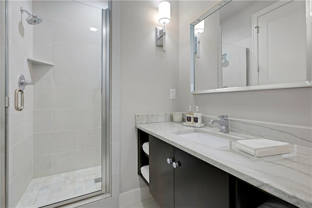 3122 W 150th Terrace Property Photo 20