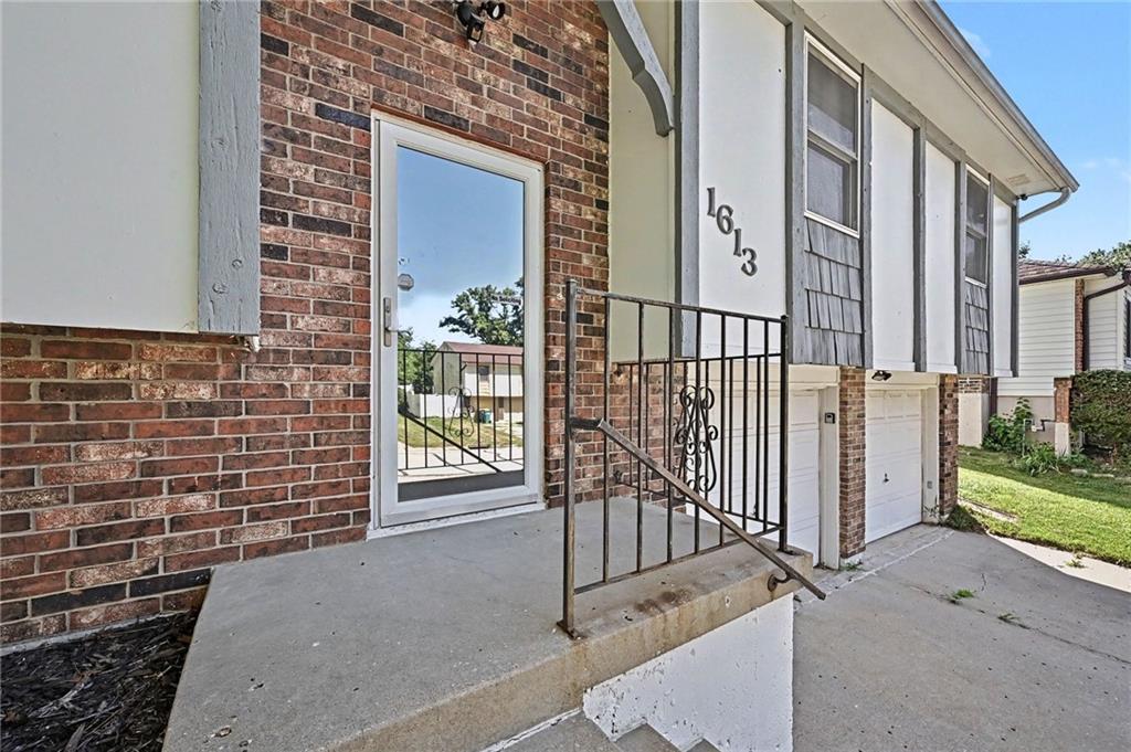 1613 N Glen Ellyn Street Property Photo 3