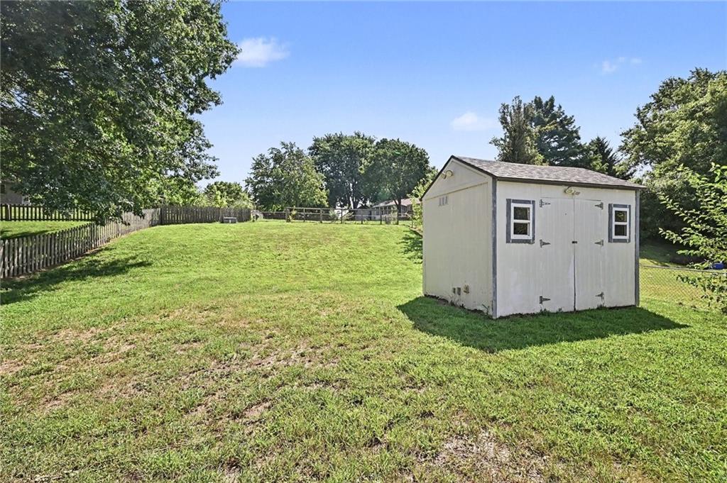 1613 N Glen Ellyn Street Property Photo 29