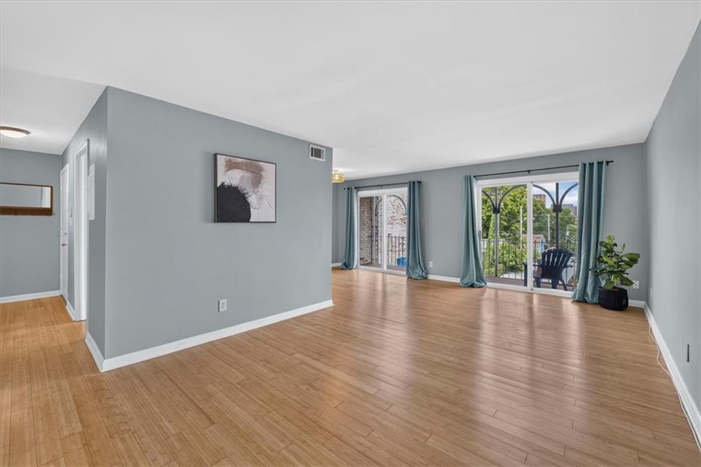 5019 Walnut Street Property Photo 4