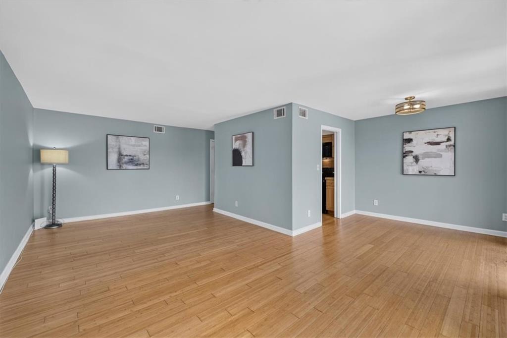 5019 Walnut Street Property Photo 6